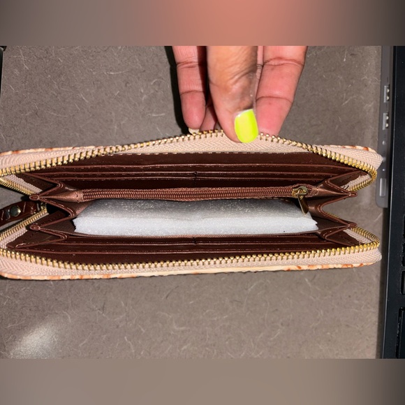 Wallet - Picture 2 of 4